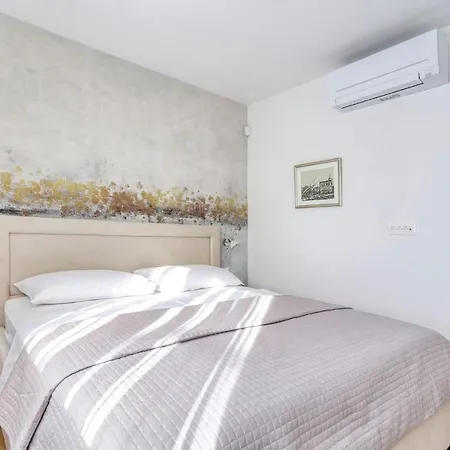 Capan Zadarvillas Vila