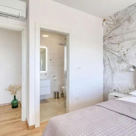 Capan Zadarvillas * 스베티필립아이자코브