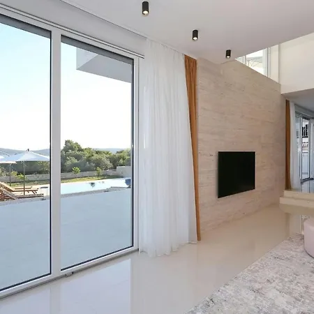 Capan Zadarvillas 圣菲利普雅科夫