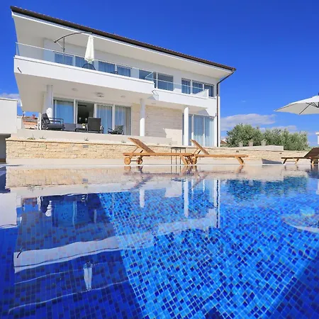 Capan Zadarvillas 圣菲利普雅科夫